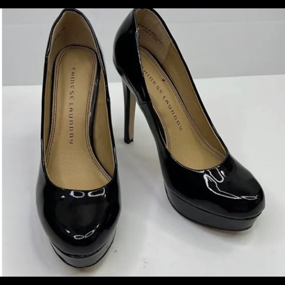 Super cute heels. Only worn once to a graduation. Very little markings.